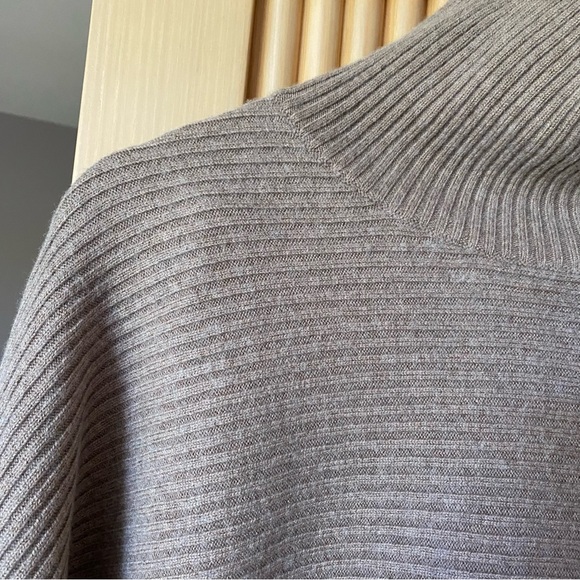 Aritzia babaton dumont ribbed turtleneck wool sweater tan - Picture 4 of 8